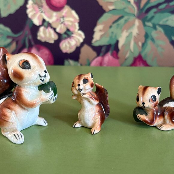 Vintage 3 Small Mid Century Ceramic Squirrels with Nuts Figures w/ Labels Japan - Picture 1 of 4